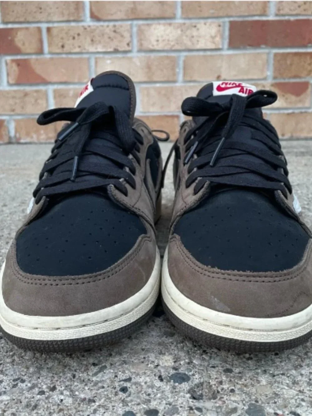 Jordan 1 Low Travis Scott